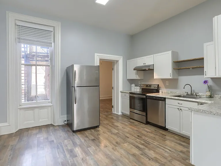 904 N 3rd St — Photo 4