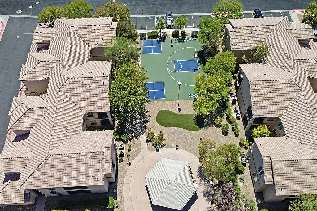Flaminian Ln #204 - 1 — Photo 4