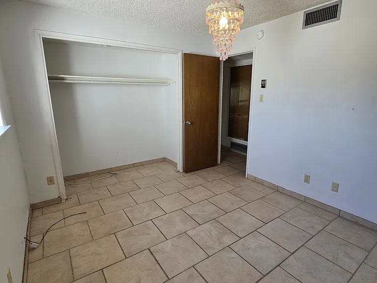 904 E Christmas Tree Ln — Photo 13