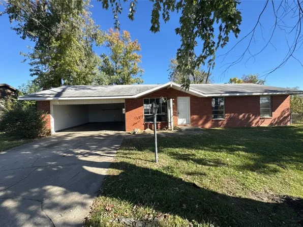 811 N 15th St, Rogers, AR 72756