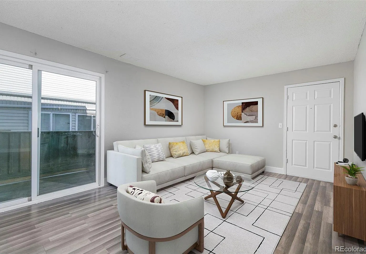2 bed, 1.0 bath, 761 sqft, $1,499 — Photo 2