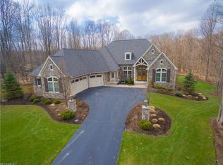 8175 Devon Ct, Chagrin Falls, OH 44023