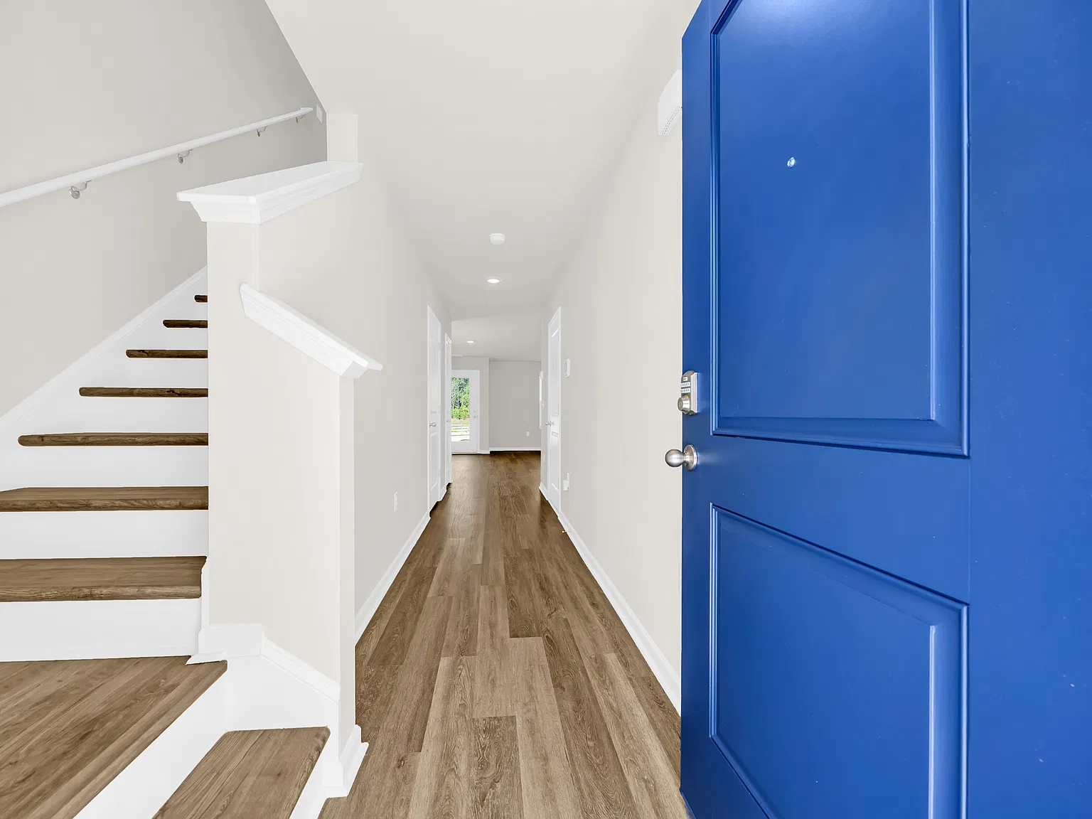 3 bed, 2.5 bath, 1418 sqft, $2,200 — Photo 3