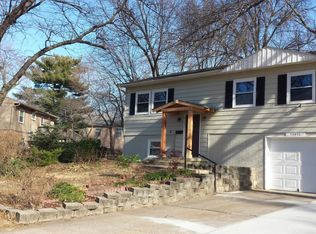 10011 England Dr, Overland Park, KS 66212