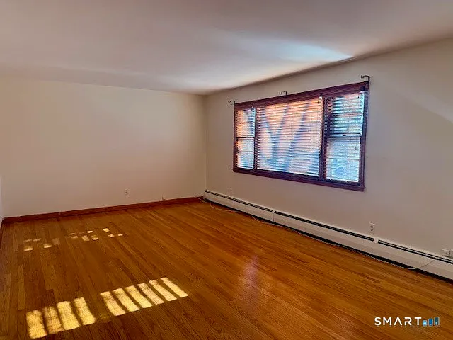 3 bed, 1.0 bath, 1242 sqft, $2,200 — Photo 2
