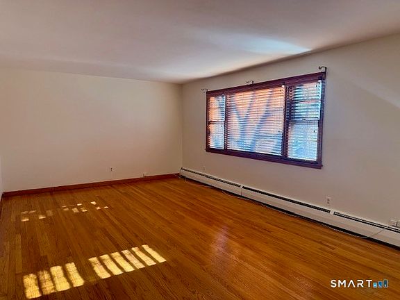 2nd image of 60 Baggott St
