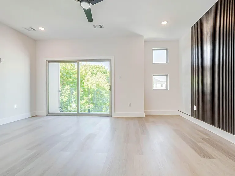 5636 Dolores St — Photo 22