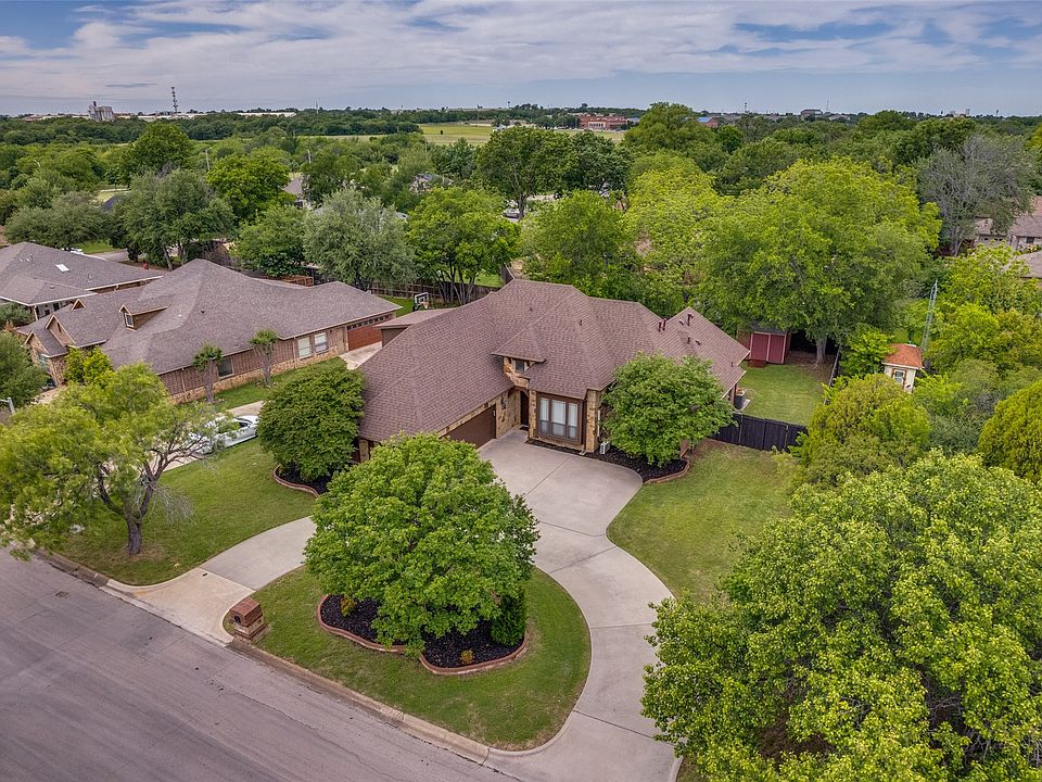 1st image of 809 Longridge Dr