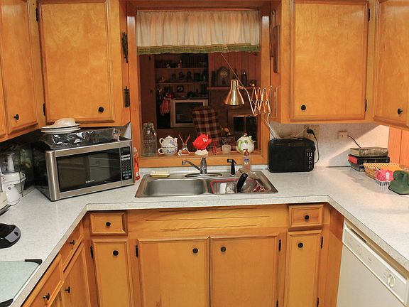 5th image of 207 W Radford St