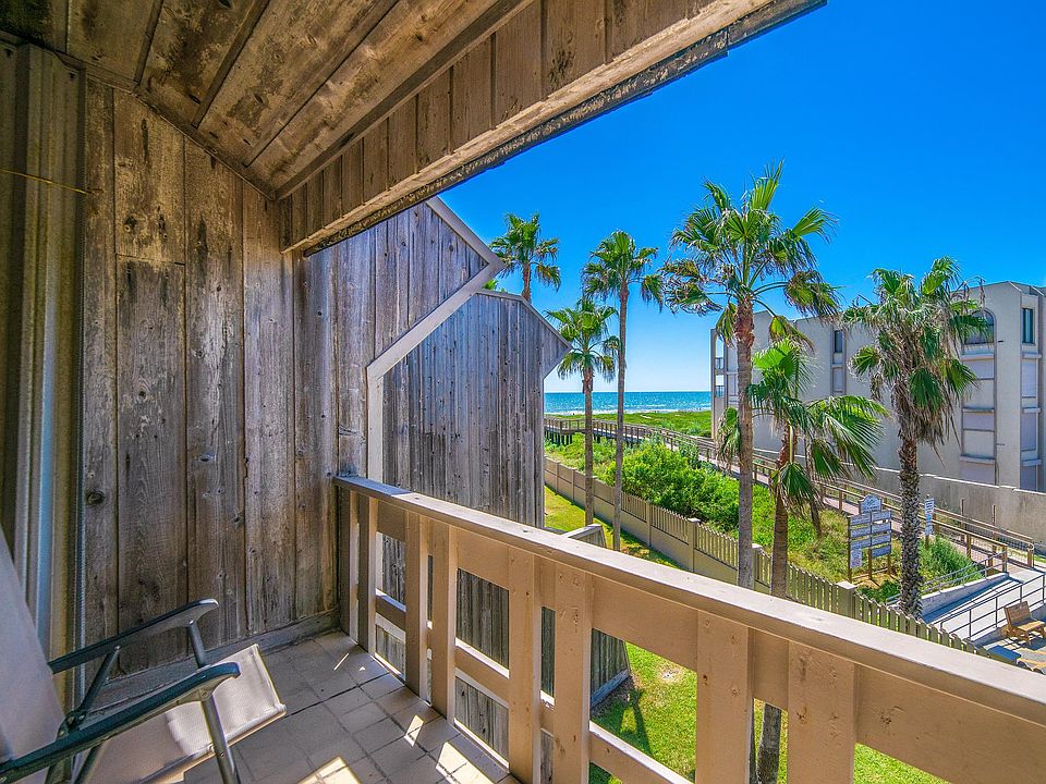 3rd floor views take the surf report a few steps from bed.