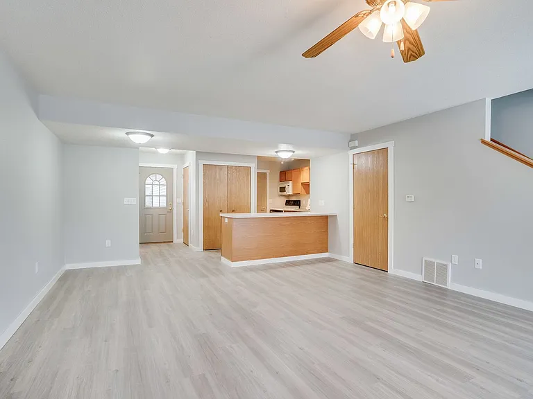 805 Angel Ct — Photo 32