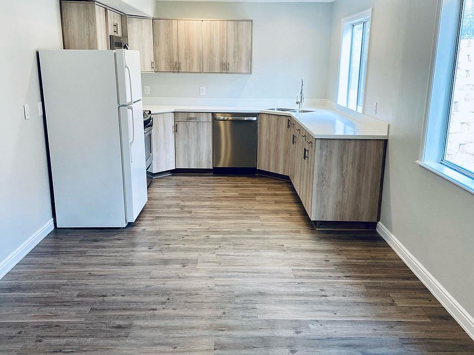 1st image of 1043 Elm St