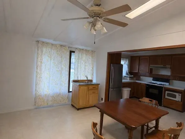 1114 Burgoyne St, Mountain View, CA 94043