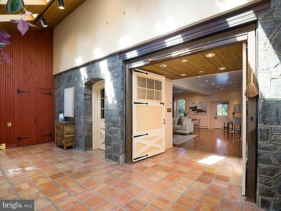 4th image of 220 Radnor Chester Rd