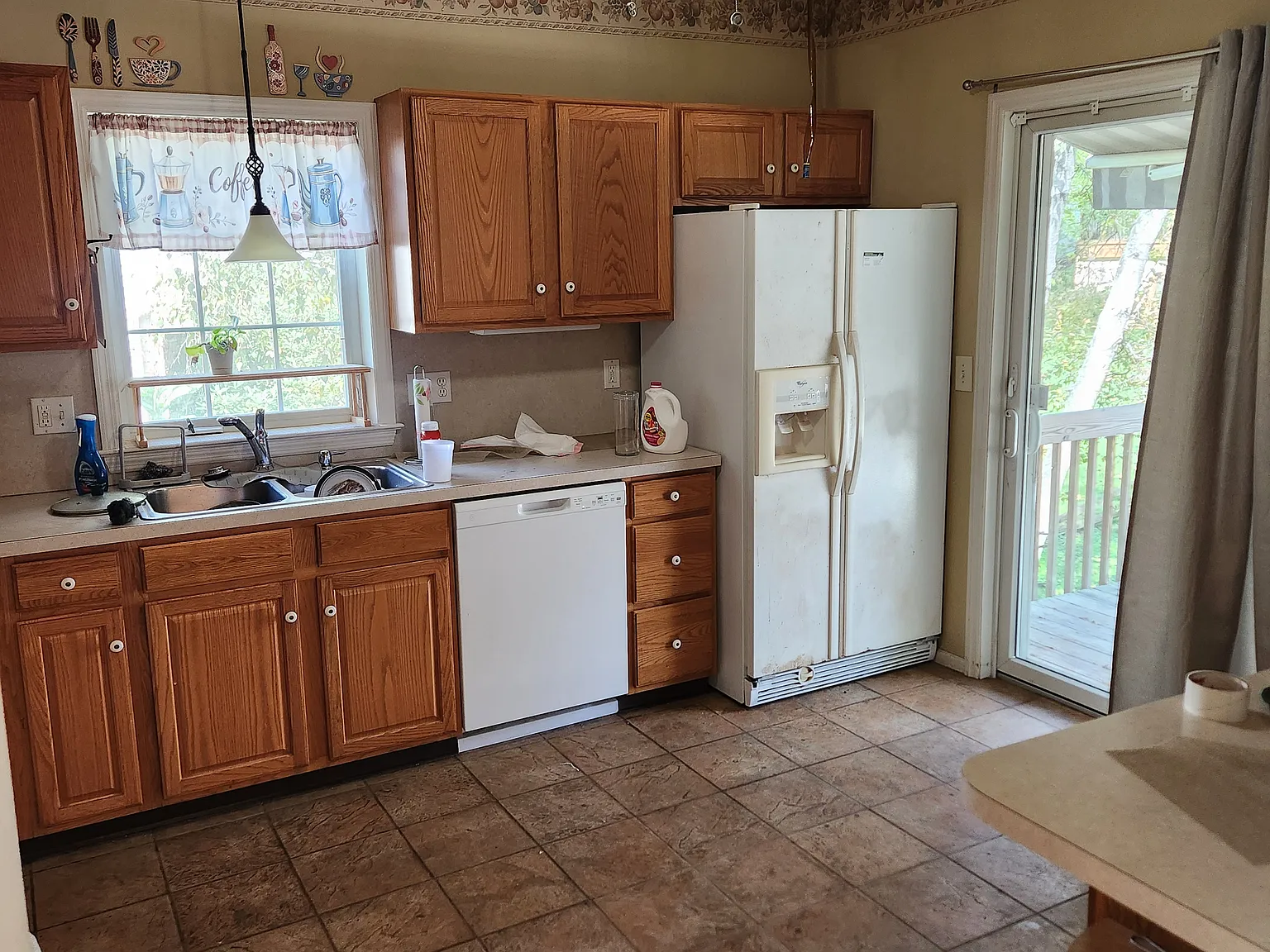 4 bed, 2200 sqft, $2,750 — Photo 3