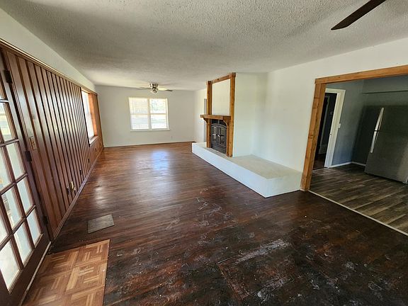 Living area. Excuse the floors still doing final cleaning.