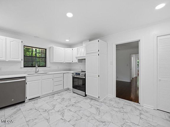 5th image of 4506 Rivoli Dr