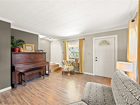 5th image of 143 Lincoln Ave