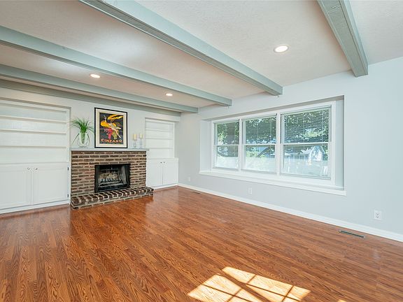 5th image of 401 39th St