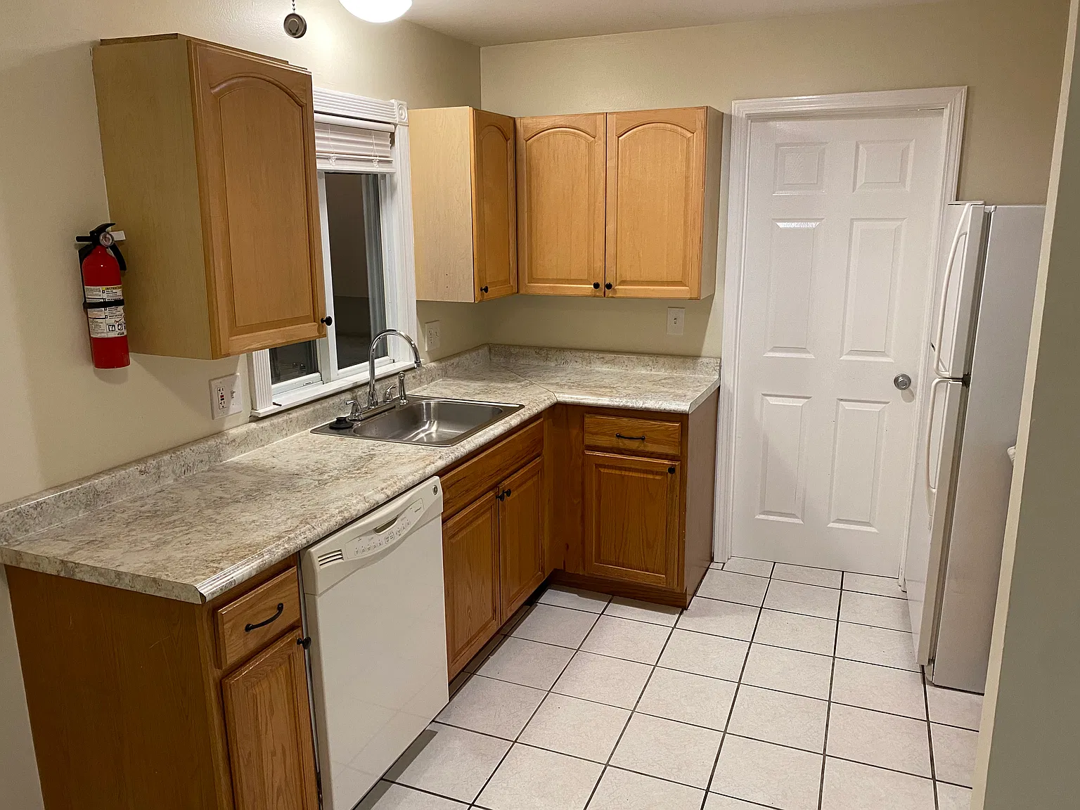 3 bed, 950 sqft, $1,500 — Photo 4