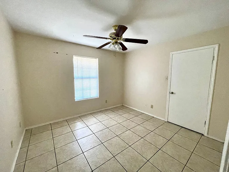 231 Malaga Dr — Photo 11