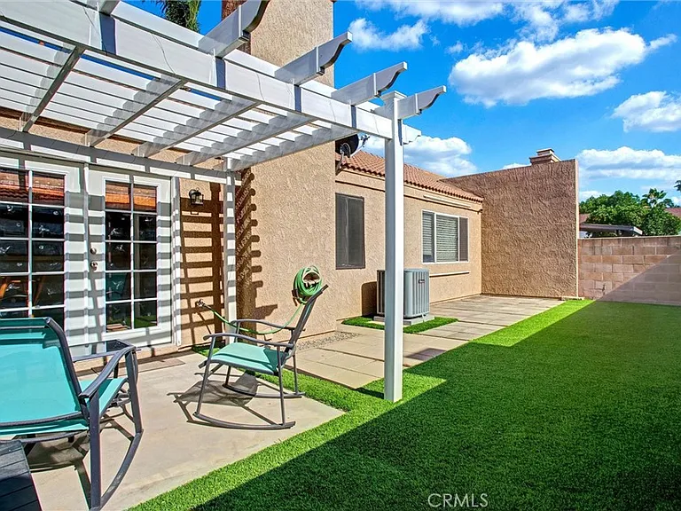 985 Sunrise St — Photo 13