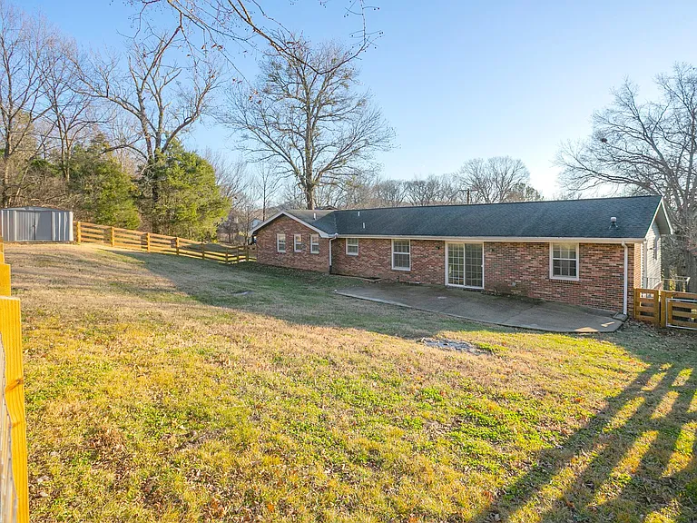 610 Ashley Ct — Photo 6