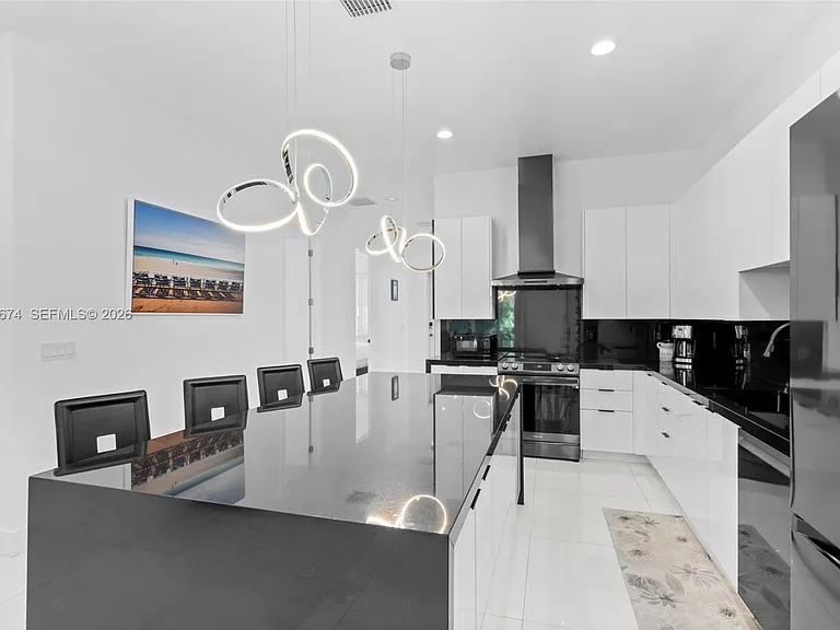 2962 NW 10th Ct — Photo 10