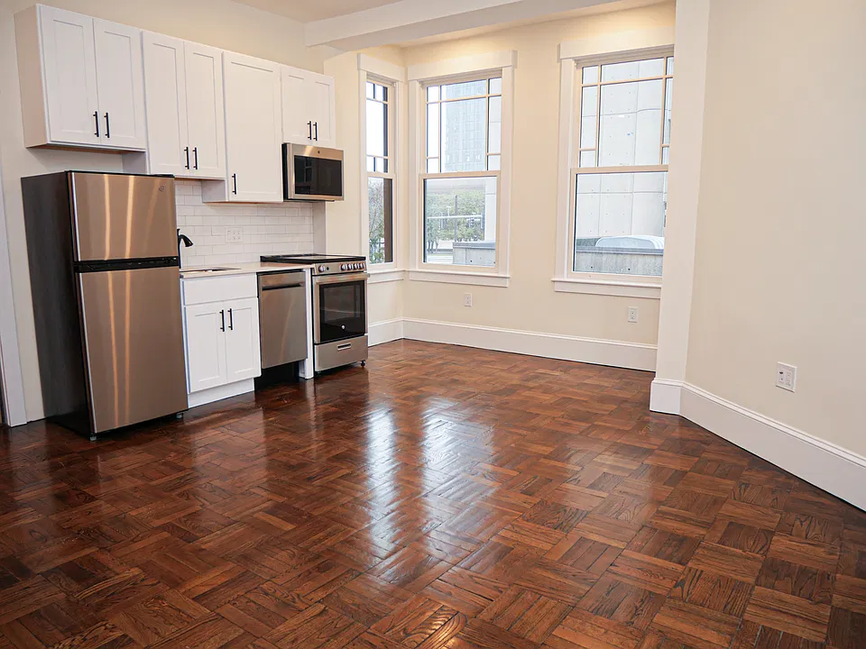 261 W Newton St #2