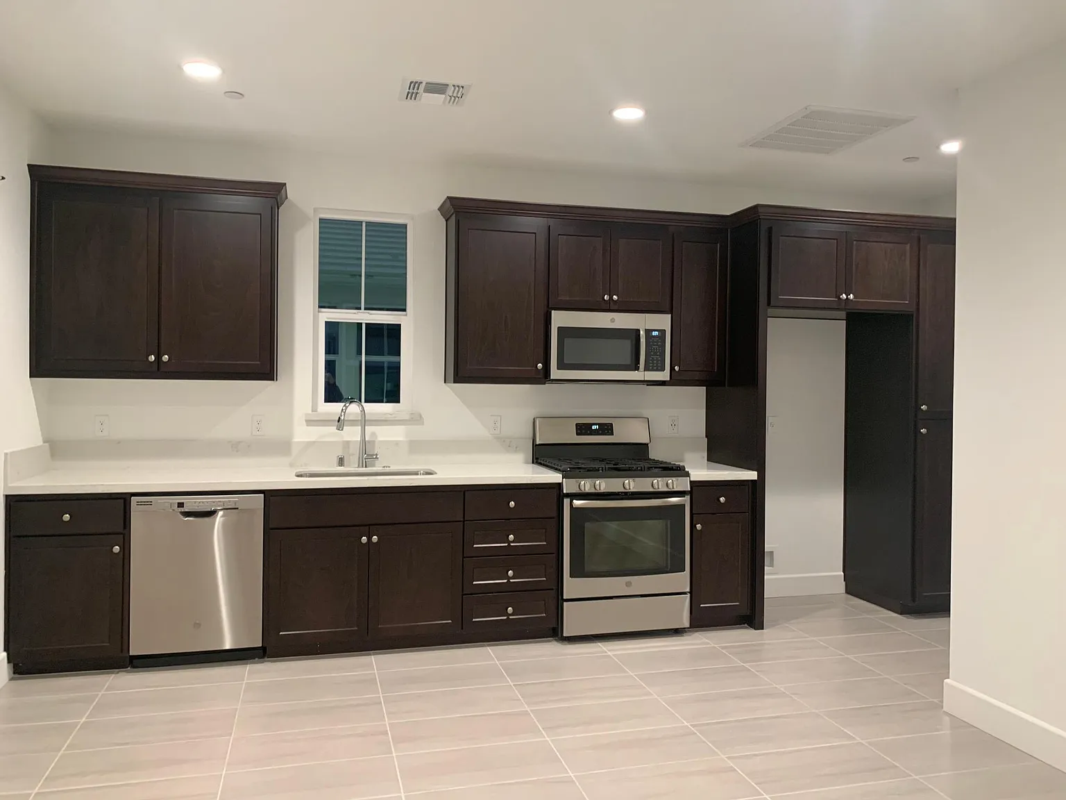 1378 S Wilshire Ave — Photo 3