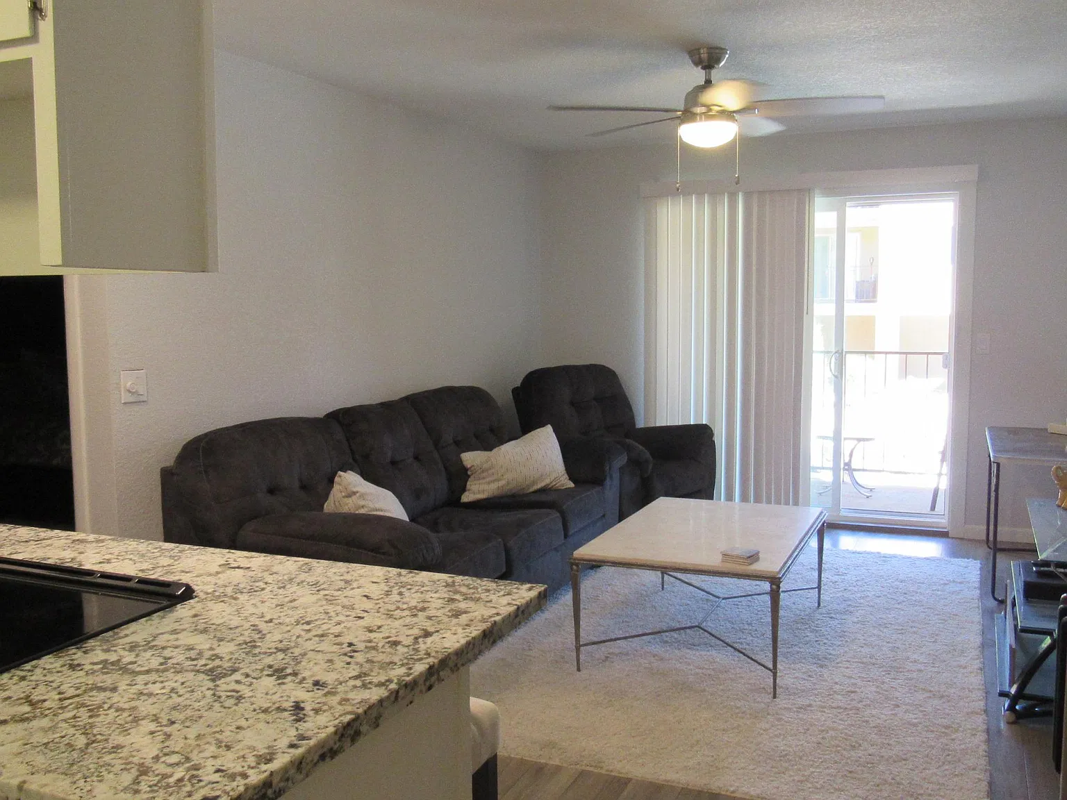 1 bed, 672 sqft, $1,300 — Photo 4