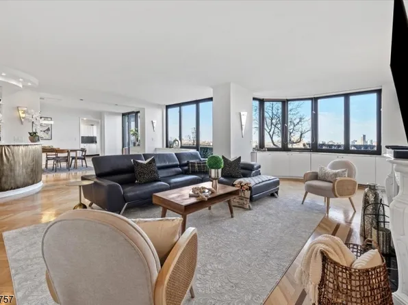 100 Carlyle Drive-SVG6, Cliffside Park Boro, NJ 07072