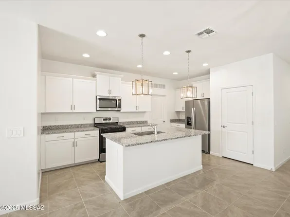 6991 W Star Garden Way, Tucson, AZ 85757