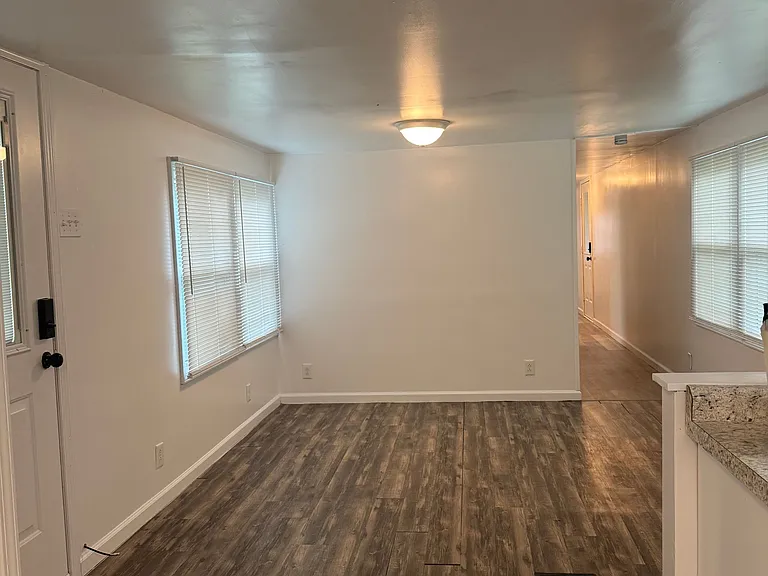 957 W Independence St — Photo 12