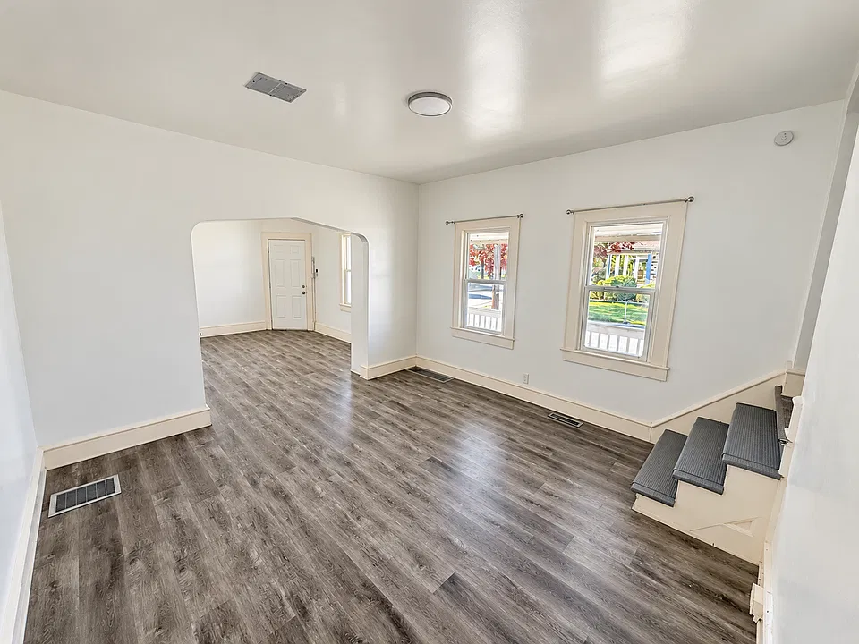 609 Plymouth Ave