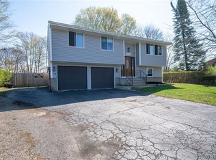 7041 Brandywine Dr, Derby, NY 14047