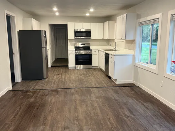 64697 Cammann Rd, Coos Bay, OR 97420