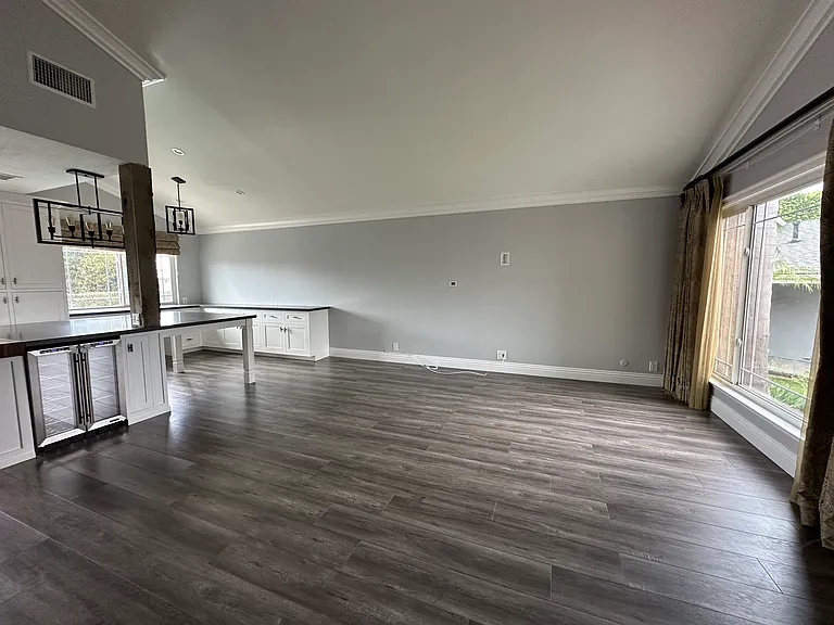 MAIN LIVING ROOM