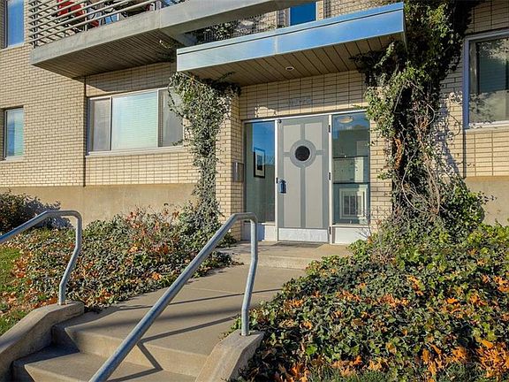 2nd image of 4516 Broadway Blvd #303