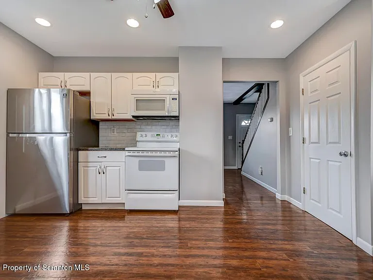 2725 Cedar Ave — Photo 10