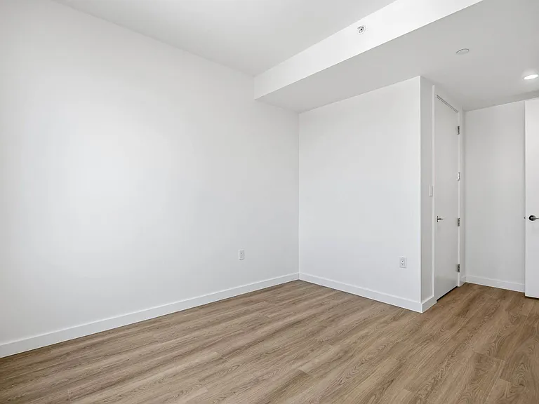 100 Sullivan Pl #504 — Photo 10
