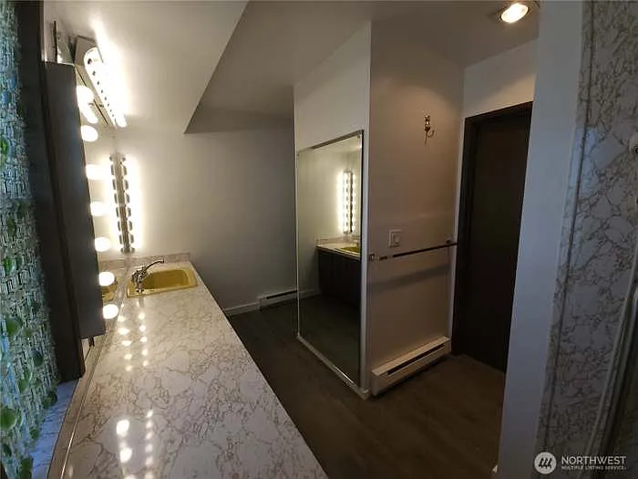 116 W 4th St — Photo 3