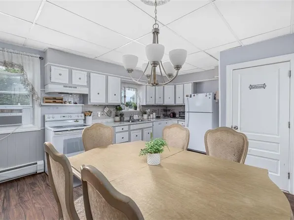 77 Meadow St, Pawtucket, RI 02860