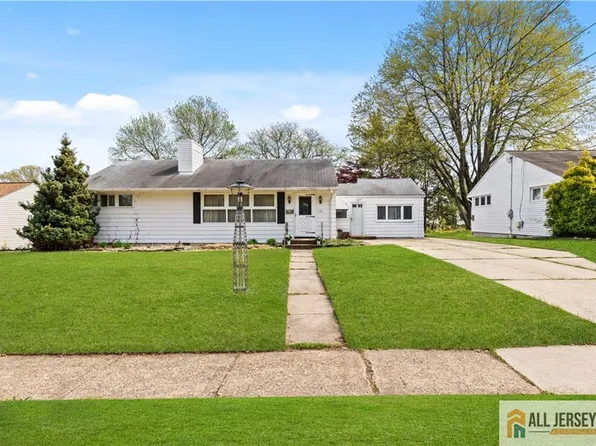 126 Villanova Dr, Lawrence Township, NJ 08648