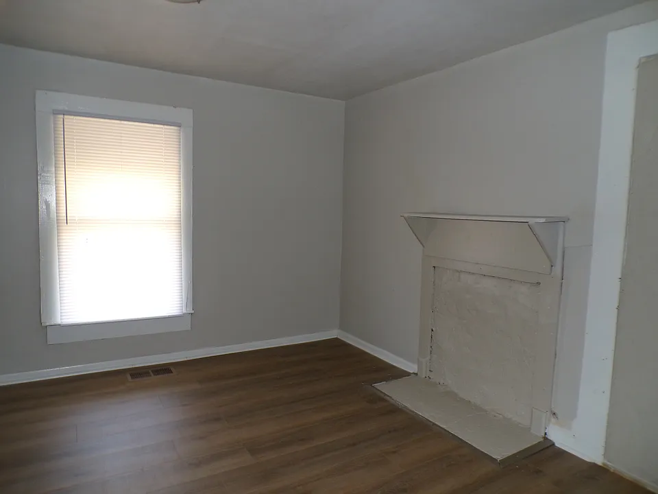 303 2nd Ave S