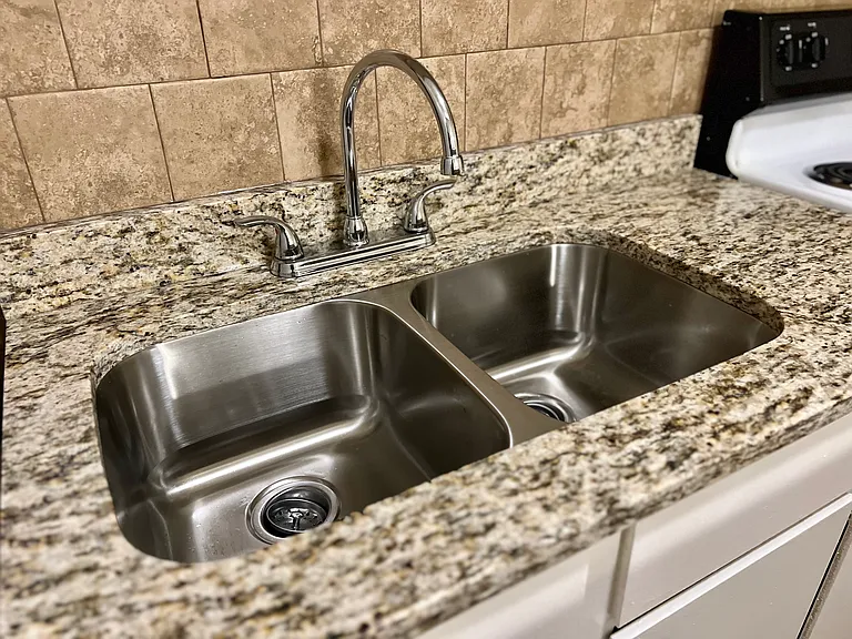 Heather House Apartments — Photo 40