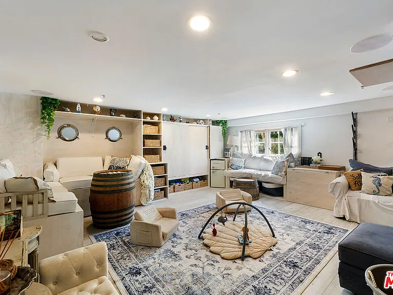 2851 Seabreeze Dr — Photo 15