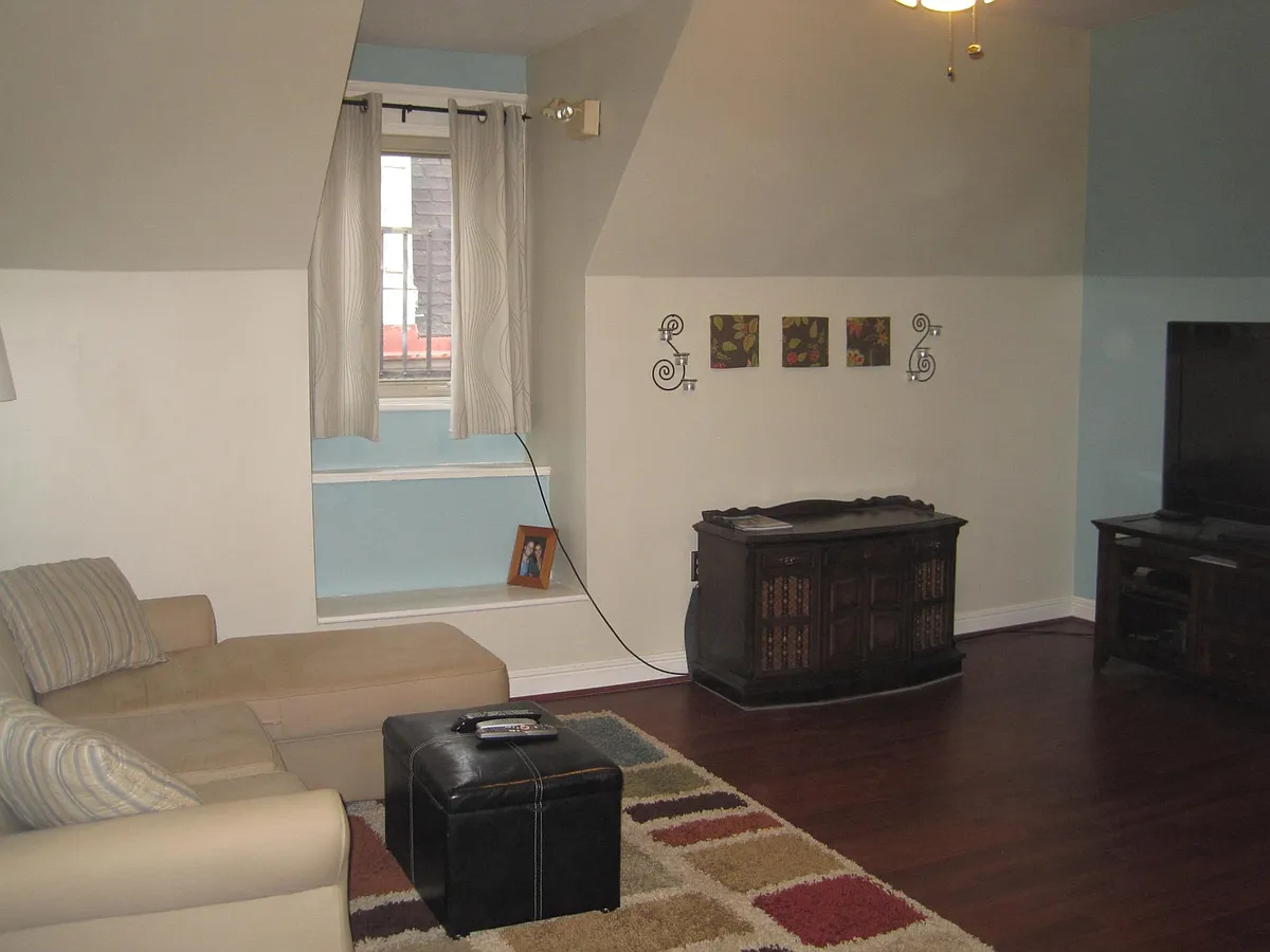 Building Photo - 303 S Fairmount St #3