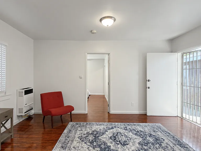 746 Daisy Ave #1 — Photo 5