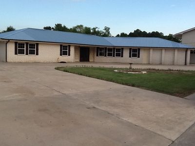 100 Honeysuckle Ln, Bridge City, TX, 77611